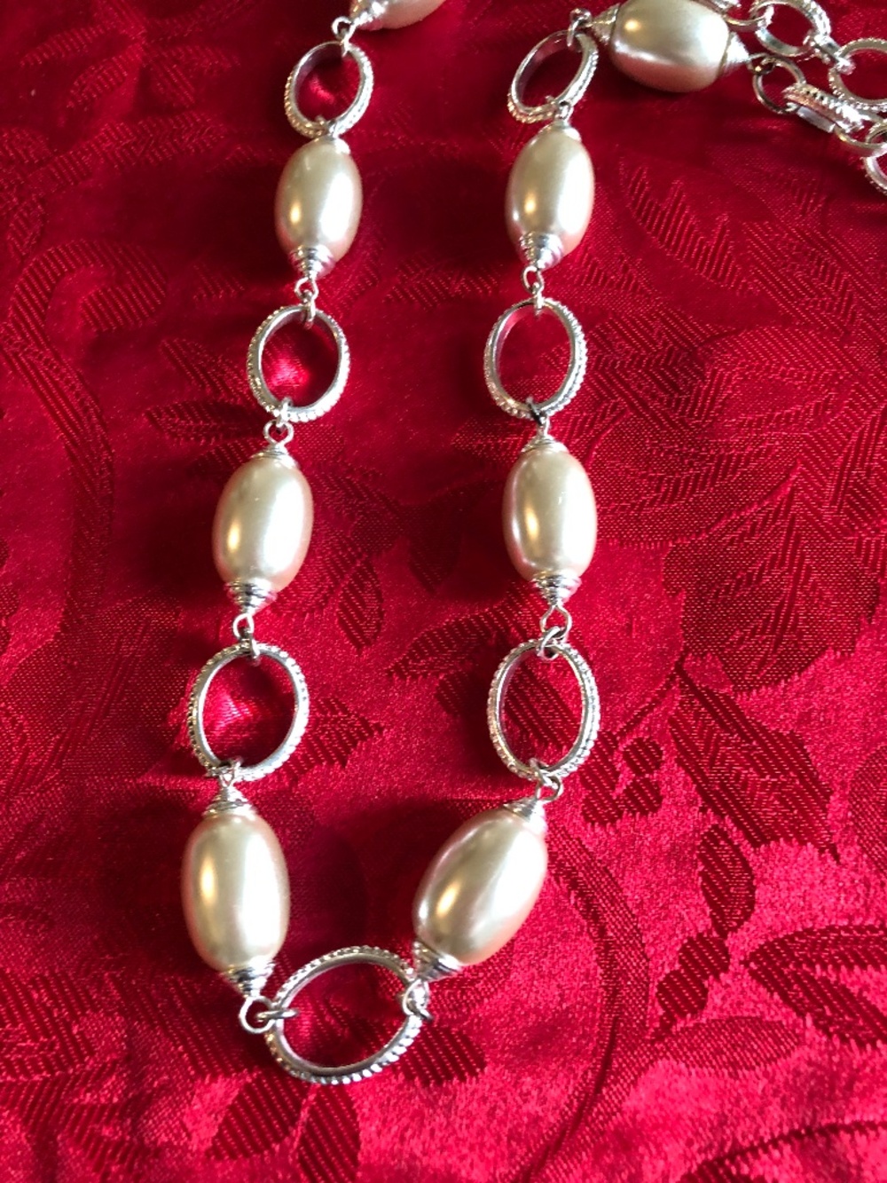 Stunning silver and Pearl statement necklace